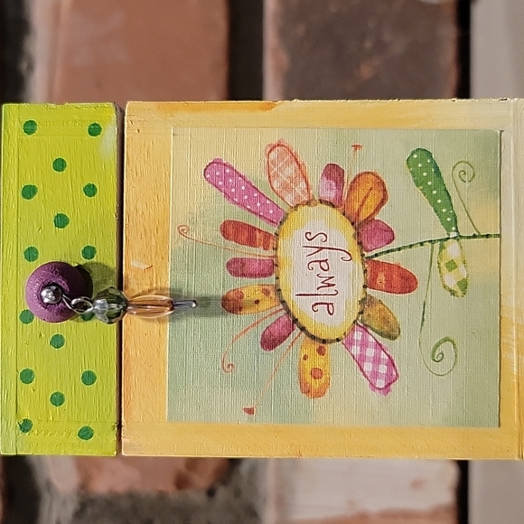 Best Friends Wooden Boxes with Button Latch Wooden Decorative Feet - Picture 4 of 8